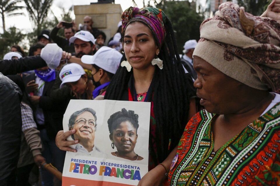 Gustavo Petro ganaría en segunda vuelta en las elecciones colombianas, según encuesta de YanHaas (Fuente: AFP)