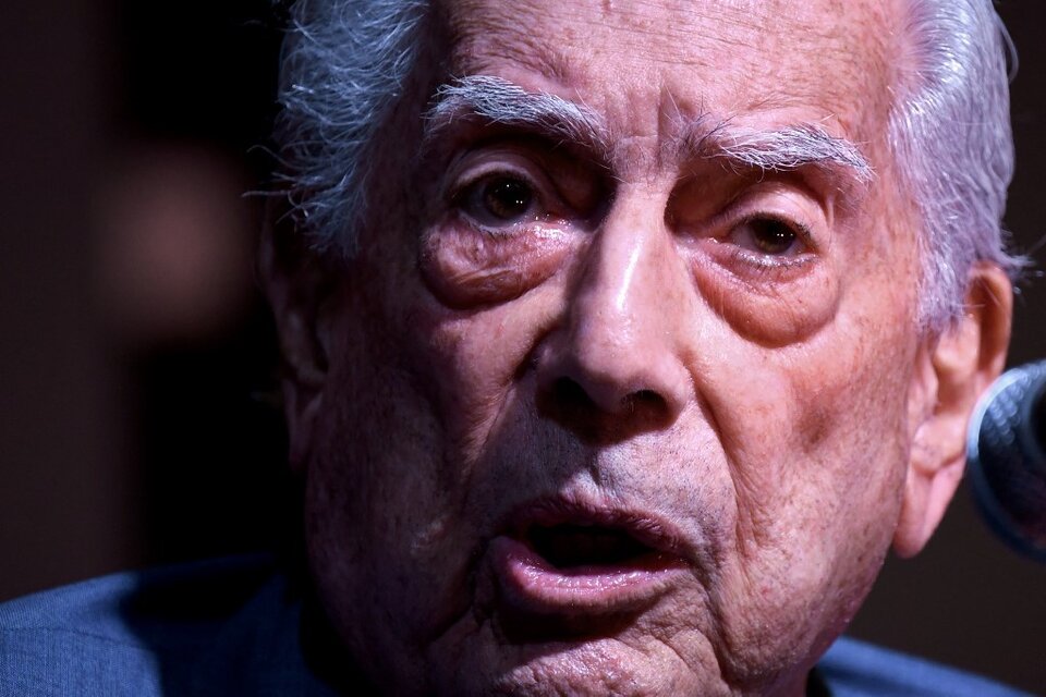 Mario Vargas Llosa prefiere a Bolsonaro antes que a Lula. (Fuente: AFP)