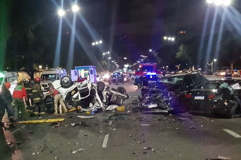 El siniestro se produjo minutos después de las 21, en la intersección de Avenida del Libertador  con la calle José Ortega y Gasset. Foto: Twitter. 