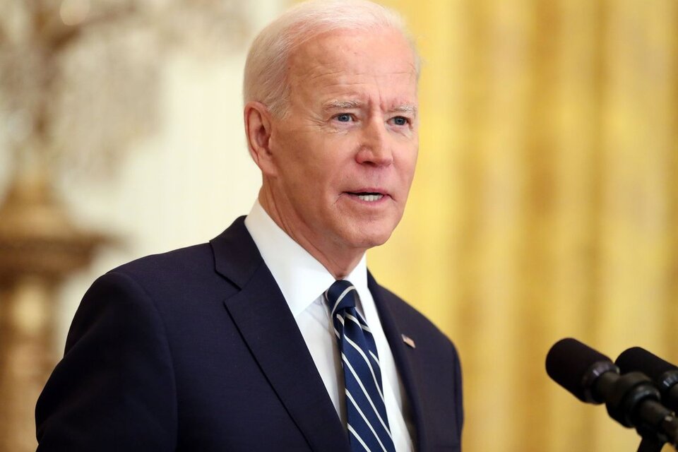 Joe Biden anunció que se restaurarán tanto los vuelos comerciales como los vuelos chárter y los de caracter educativos. (Fuente: EFE)