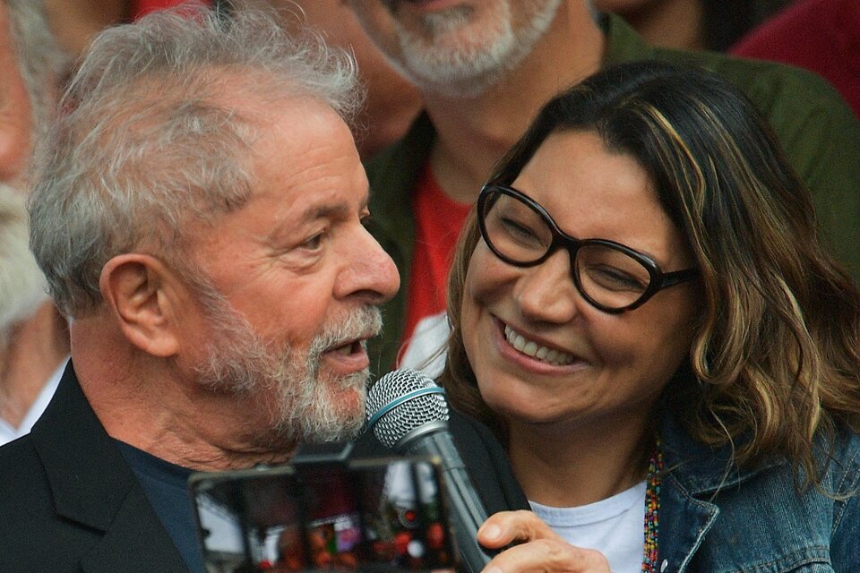 Lula junto a Janja en Curutiba en noviembre de 2019. (Fuente: AFP)