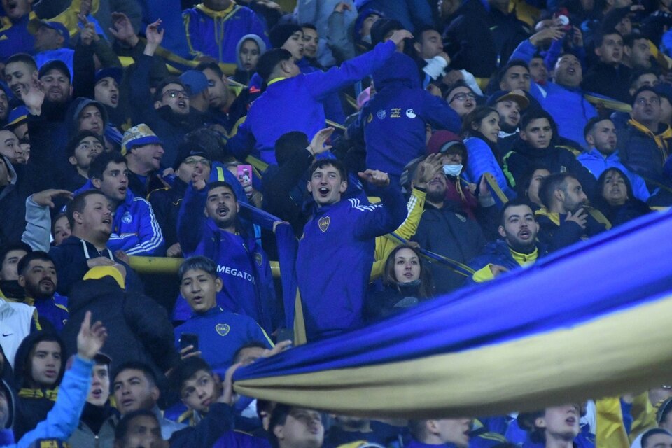 Un hincha de Boca realizó gestos racistas.