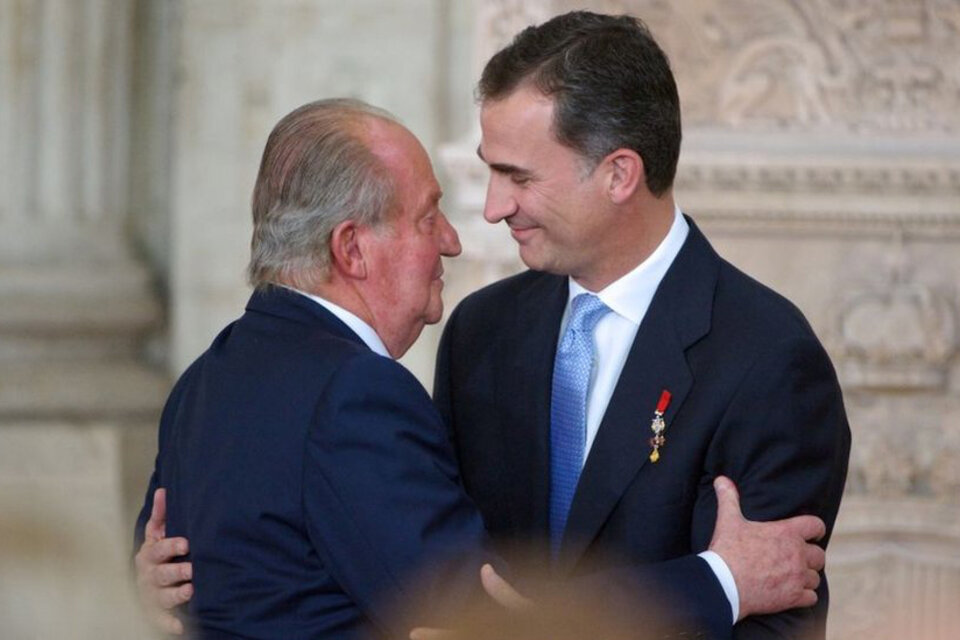 De vuelta en España, Juan Carlos I se encontrará con su hijo Felipe VI. (Fuente: AFP)