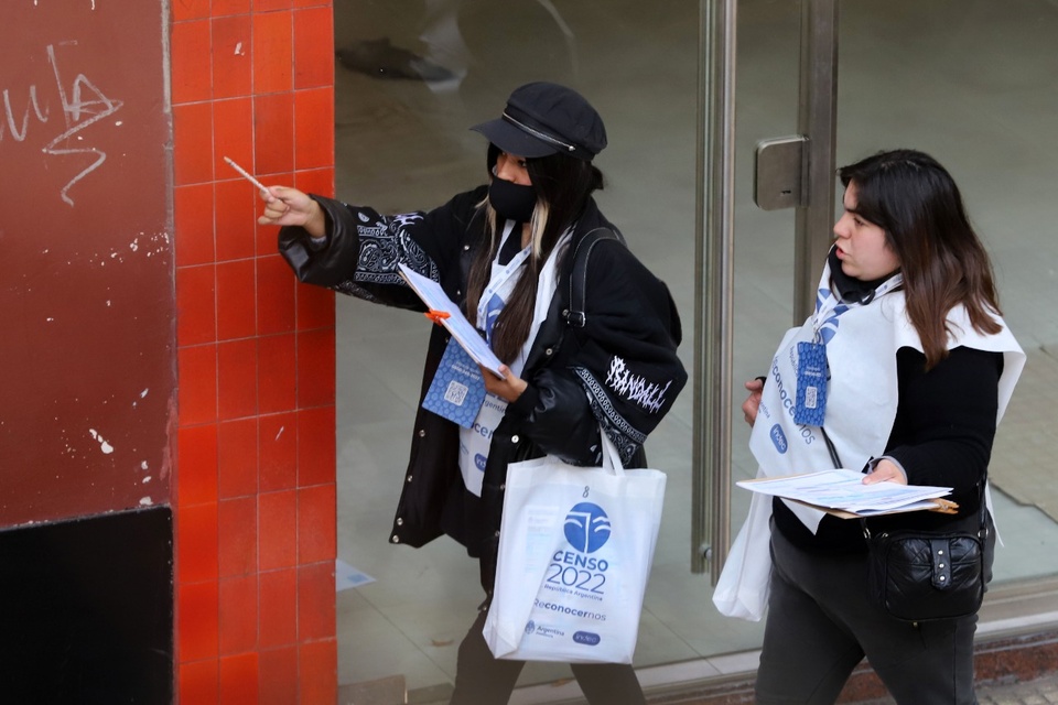 Censistas durante el relevamiento del miércoles 18 de mayo en todo el país. (Fuente: Télam)
