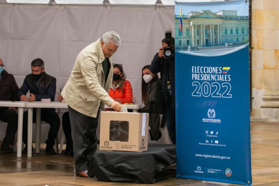 El presidente Ivan Duque vota este domingo. Foto Presidencia de Colombia 