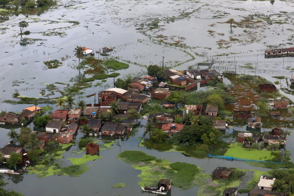 Ya son 91 muertos, 26 desaparecidos y 5.000 afectados por las inundaciones en Pernambuco. Imagen: AFP