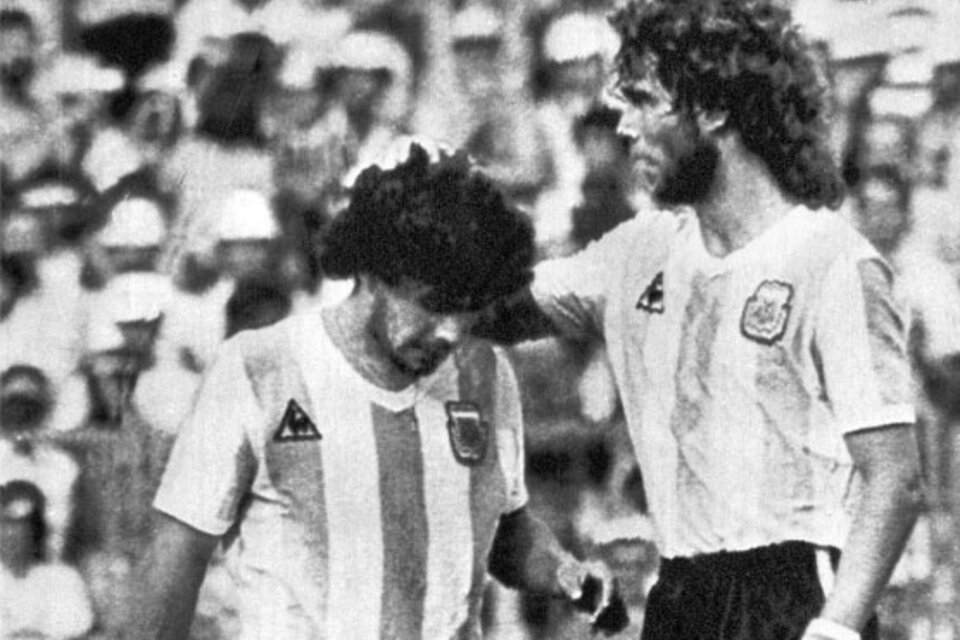 Diego Maradona jugó por primera vez en un Mundial el 13 de junio de 1982. (Fuente: Télam)