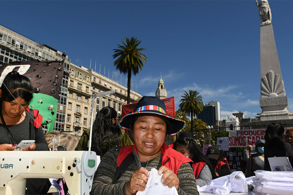 Protesta de trabajadoras migrantes contra la discriminación laboral (Fuente: NA)