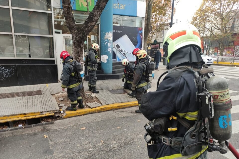 Evacuaron dos edificios por un escape de gas en Palermo. Imagen: @EmergenciasBA. 