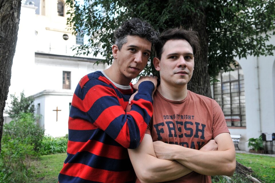 Luciano Crispi y Jonathan Di Costanzo protagonizan la obra estrenada en el Teatro El Convento.  (Fuente: Sandra Cartasso)