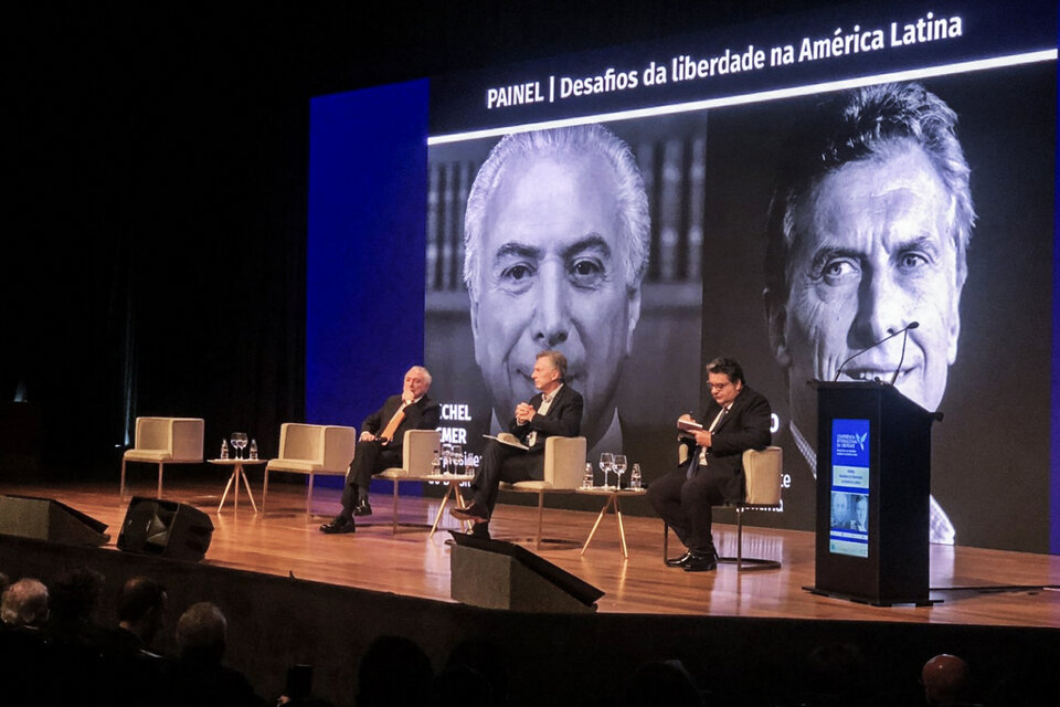 Ante una platea de empresarios y bolsonaristas, Mauricio Macri se mostró junto a Michel Temer.