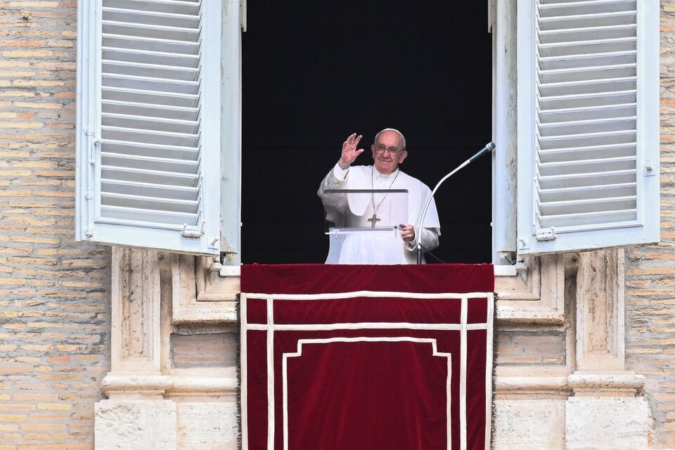 Jorge Bergoglio exigió a "los responsables de las naciones" que "no lleven a la humanidad a la ruina". Imagen: AFP