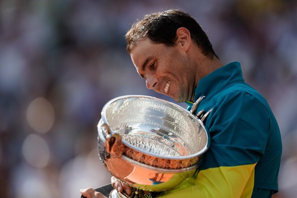 Rafael Nadal y la Copa de los Mosqueteros (Fuente: Roland Garros)