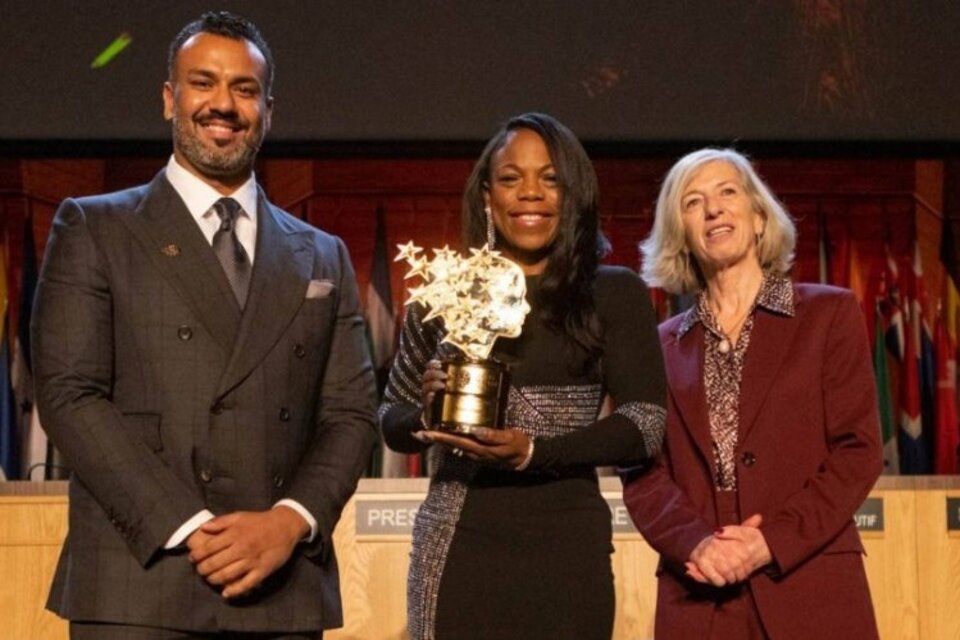 La maestra Keisha Thorpe que recibió el “Teacher Global Prize” visitará la Argentina. Foto: Twitter.