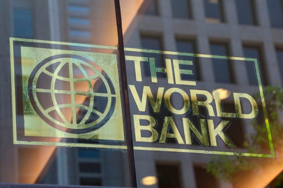 El Banco Mundial (BM) rebajó la previsión de crecimiento global para este 2022 del 4,1% al 2,9%. Imagen: AFP