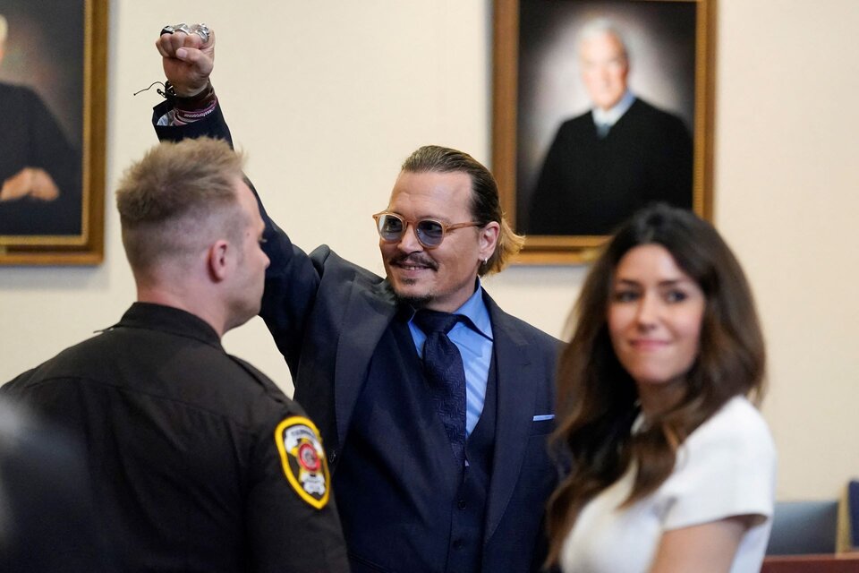 La megaestralla de Hollywood, Johnny Depp, al momento de ganarle la demanda judicial a su esesposa Amber Heard, el 1 de junio. (Foto: AFP)