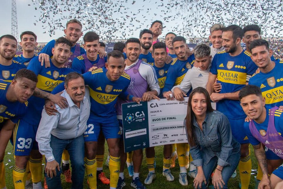 Quintela y López junto al plantel de Boca.