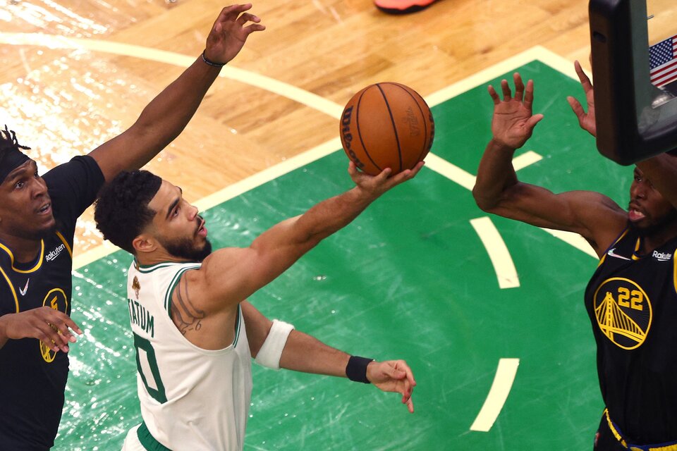 Jayson Tatum aportó 26 puntos, 6 rebotes y 9 asistencias para la victoria de los Celtics. (Fuente: AFP)