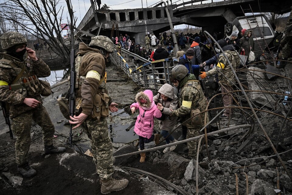 Evacuación de Irpin, al noroeste de Kiev, Ucrania. (Fuente: AFP)