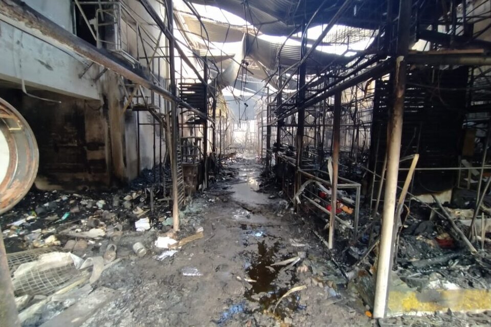 Más de 40 comerciantes, afectados por el incendio de una galería salteña