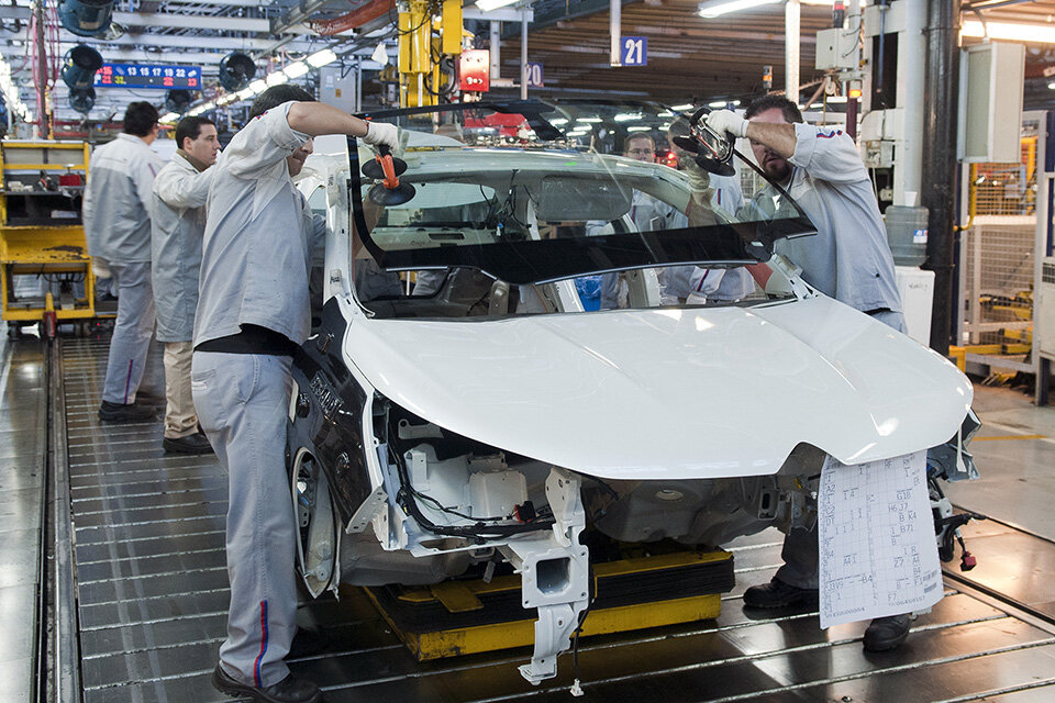 La industria automotriz aceleró fuerte con 171% más de actividad que hace un año. (Fuente: NA)