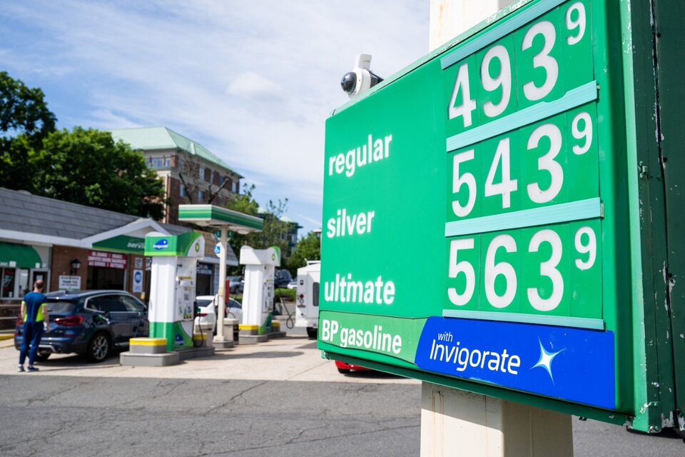 La suba en combustibles pegó fuerte en el bolsillo de los estadounidenses (Fuente: AFP)