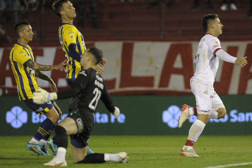 Cóccaro grita el segundo para Huracán a poco de iniciado el segundo tiempo (Fuente: Fotobaires)