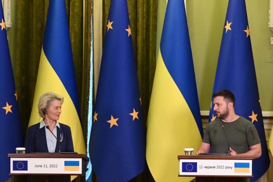 Ursula von der Leyen junto a Volodímir Zelensky. Foto: @vonderleyen