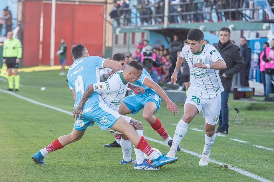 El partido casi no tuvo ocasiones de peligro frente a los arcos (Fuente: Prensa Banfield)