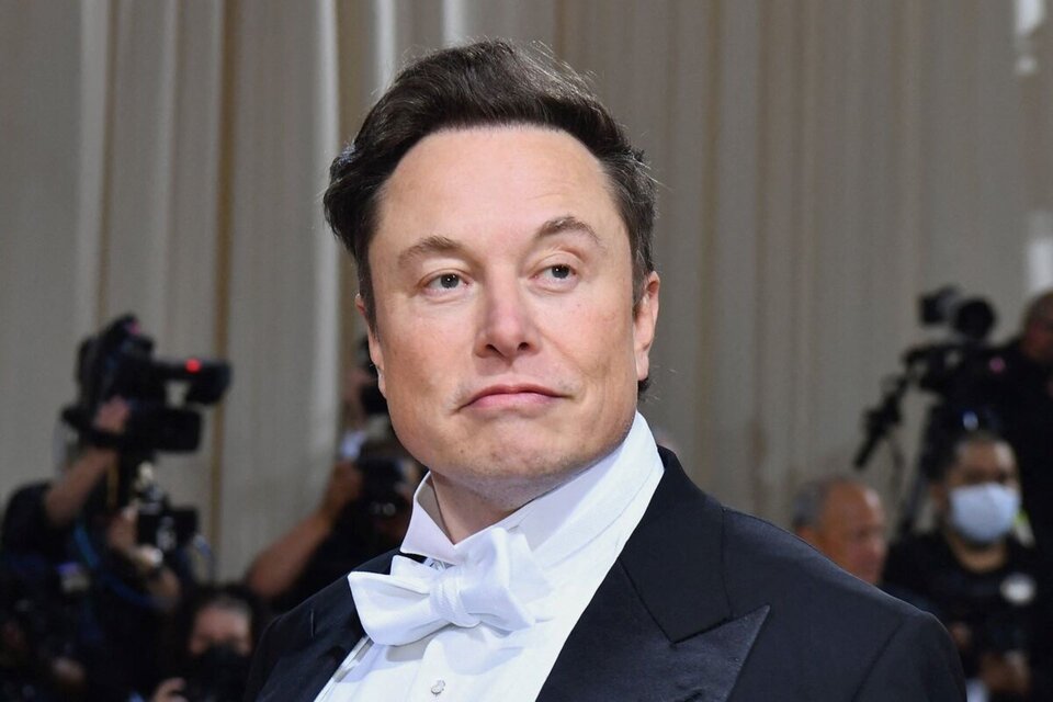 Elon Musk dijo que la aplicación debería ofrecer más utilidades y asegurarse de que "la gente esté entretenida e informada”. 