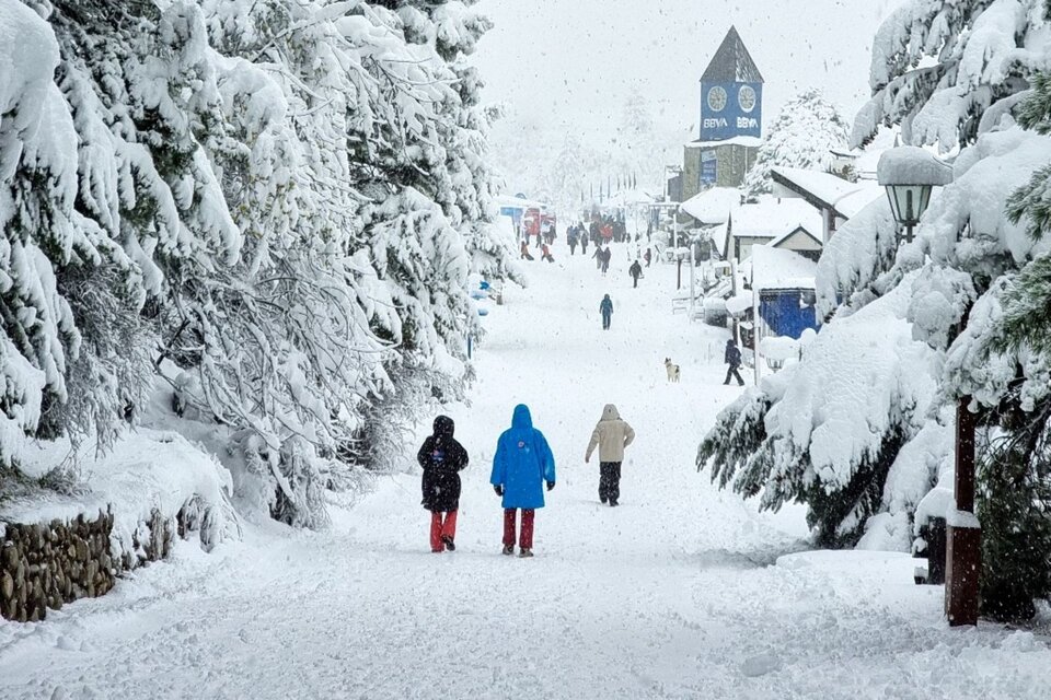 Bariloche espera una nevada para deleite de los turistas que decidan ir a esa ciudad durante este fin de semana extra largo. (Foto: Turismo Bariloche)