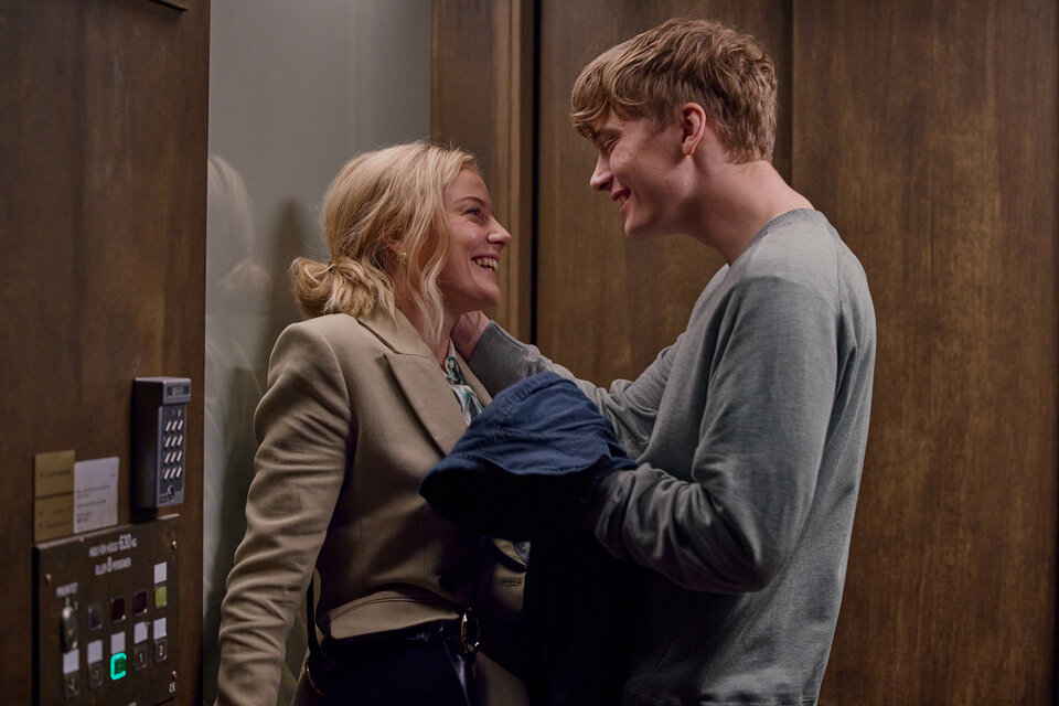 “Amor y anarquía”, en Netflix: comedia romántica a la sueca