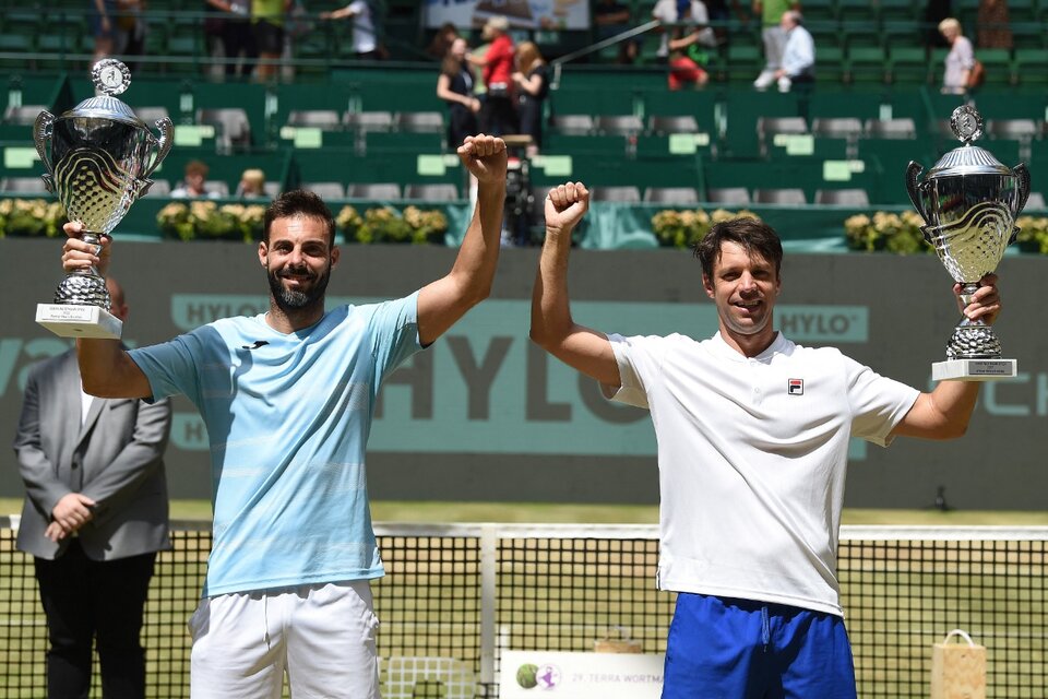 Zeballos (izquierda) junto a su compañero (Fuente: AFP)