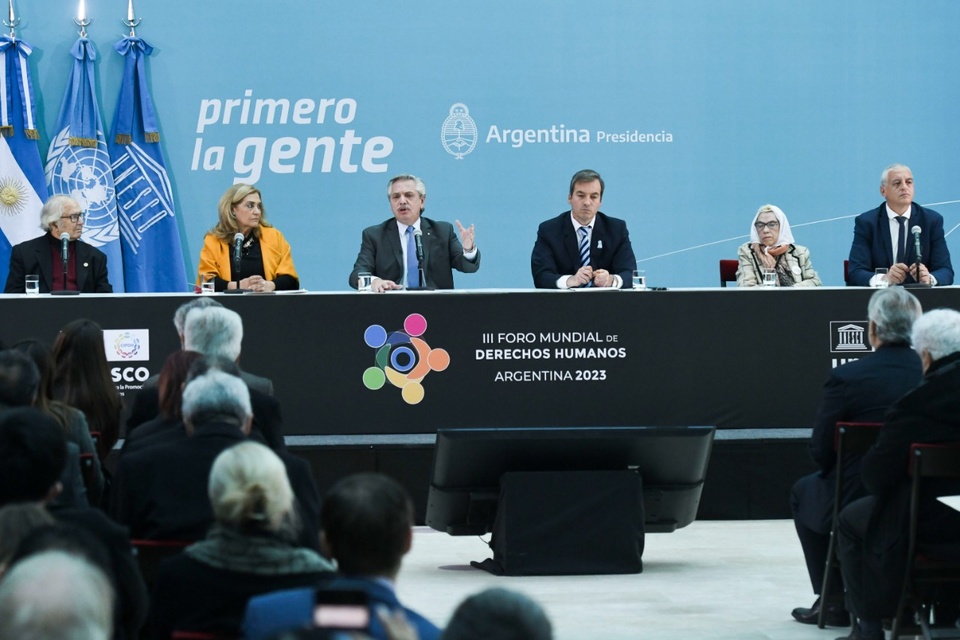 "Las organizaciones sociales no se llevaron la plata de los más vulnerables, sino que los acompañaron, los alimentaron y se asociaron al Estado", dijo Alberto Fernández. (Fuente: Télam)