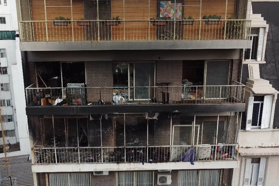El incendio en el edificio de Recoleta se desató en el séptimo piso. Imagen: Télam. 