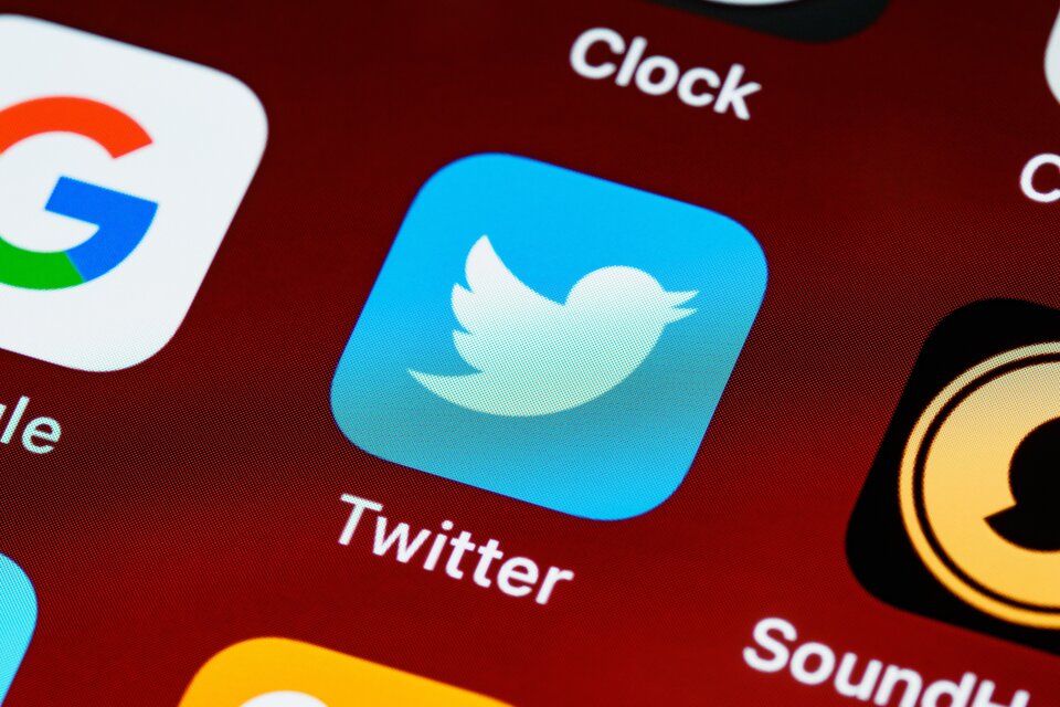 Twitter está probando un nuevo formato que permitirá extenderse más allá de los 280 caracteres. Foto: Pexels. 