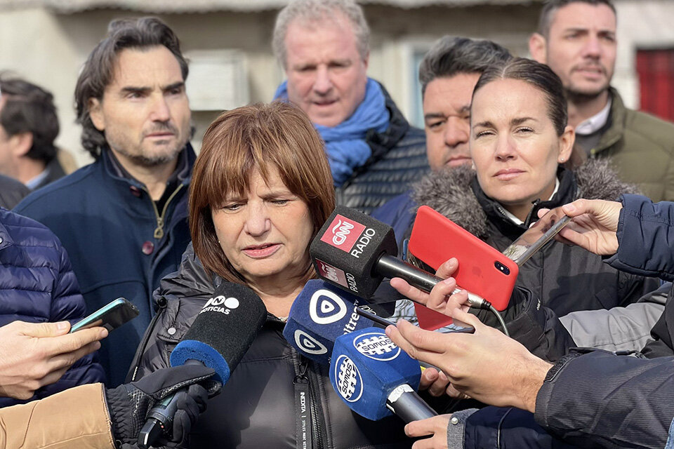 Bullrich recorrió algunos barrios con referentes locales del PRO.