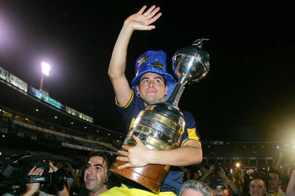 Riquelme con el trofeo de la Copa Libertadores 2007, en la que fue la gran figura. 