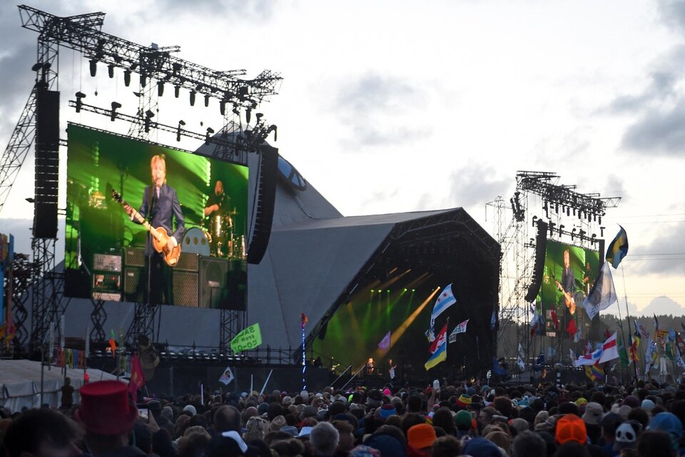 Macca abrió con "Can't Buy Me Love" y no paró de descerrajar clásicos. (Fuente: AFP)