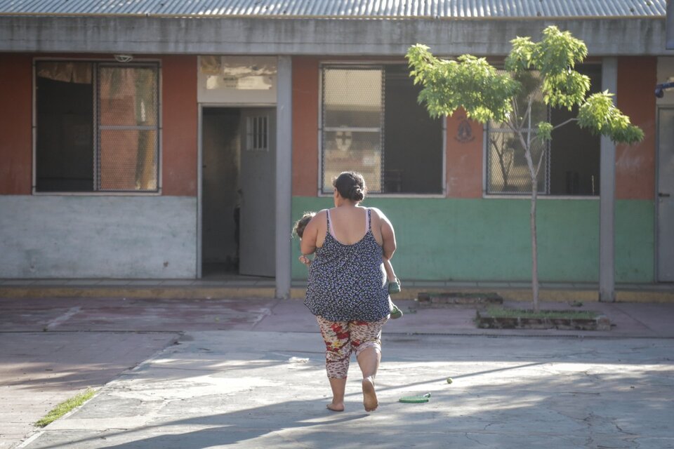 En la provincia de Buenos Aires, durante el cuarto trimestre de 2020 y el primero de 2021, el 30 por ciento y 32 por ciento, respectivamente, del total de los hogares, se encontraba a cargo de mujeres que no conviven con cónyuges.  (Fuente: Jose Nico)