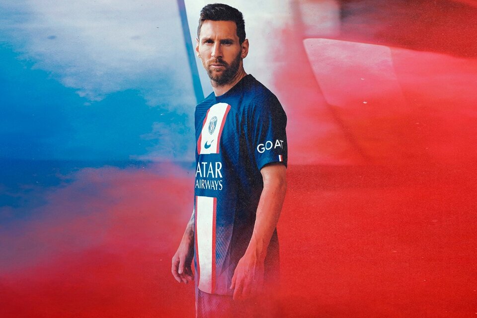 Messi con su nueva camiseta para la temporada 2022/2023