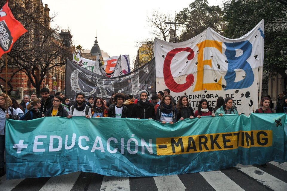 La marcha partió desde  Ayacucho y Avenida Córdoba hasta la Legislatura. (Fuente: Télam)