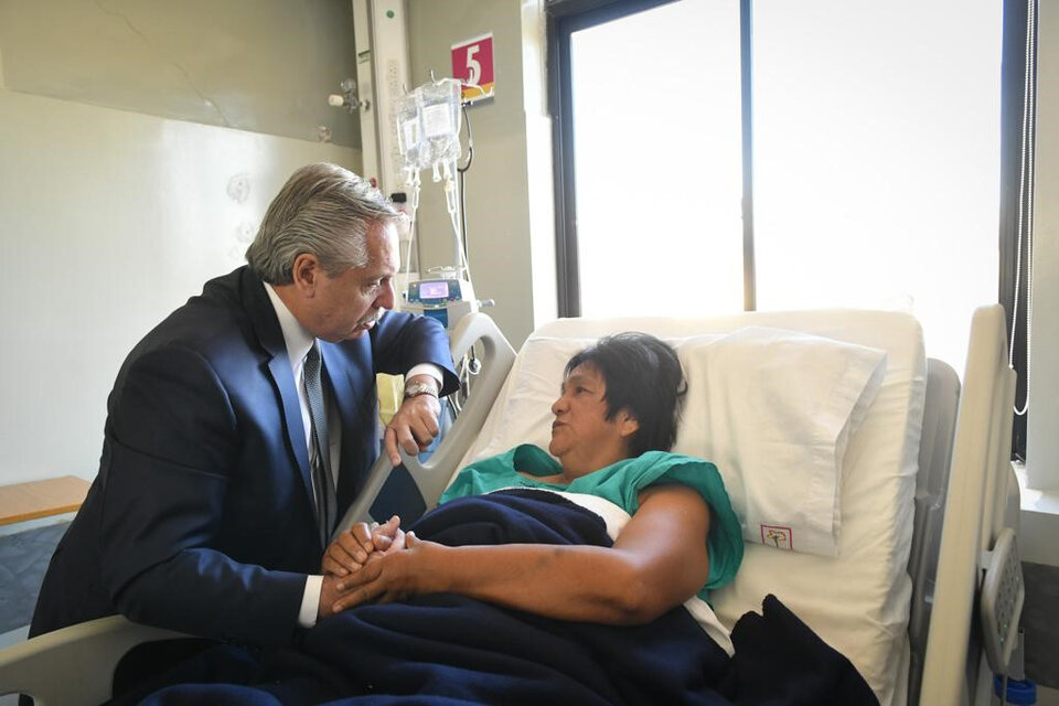 Alberto Fernández visitó a Milagro Sala en la clínica donde está internada.