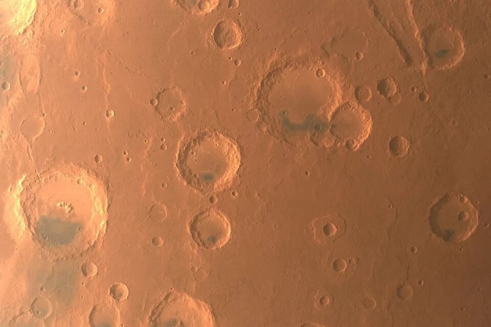 Tras el aterrizaje en Marte, la nave desplegó un rover exploratorio en la superficie mientras un orbitador inspeccionó el planeta desde el espacio. Foto: Administración Espacial Nacional China