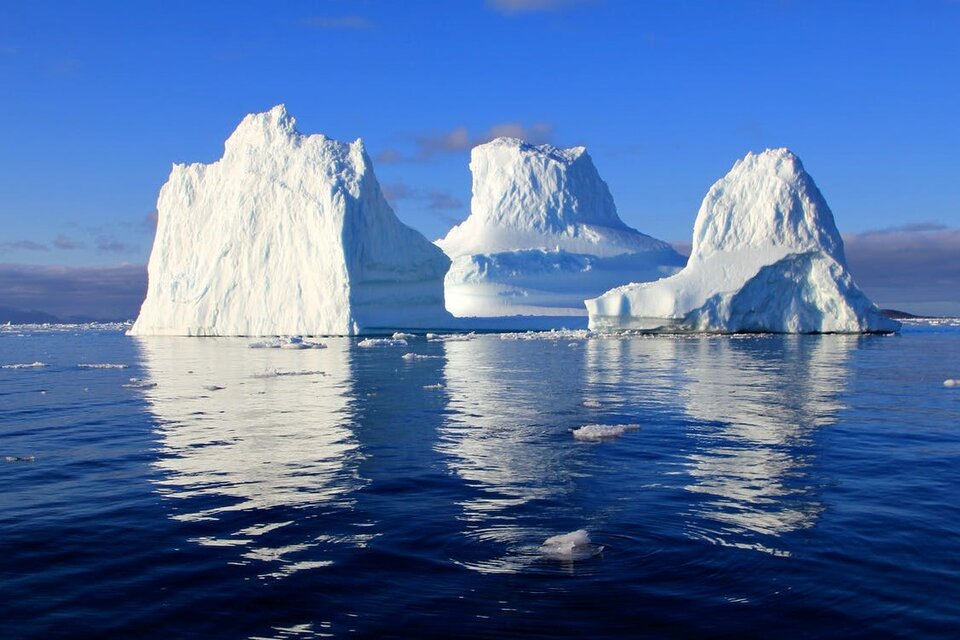 El crucero golpeó con un “gruñidor”, es decir, un pequeño iceberg del tamaño de un piano de cola. Imagen: Pexels.
