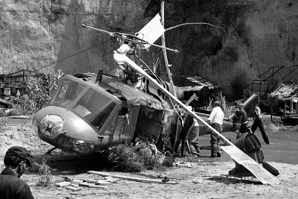El helicóptero que mató a Morrow y a los niños, horas después de la tragedia.  (Fuente: AFP)