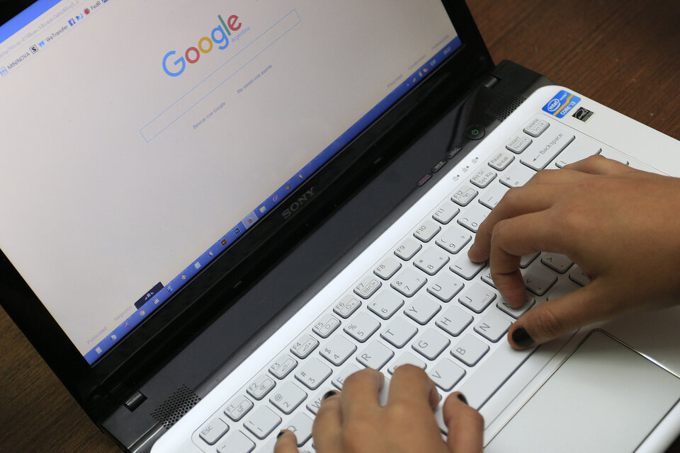 Descuentos del 50% y hasta 18 cuotas sin interés en tecnología solo para estudiantes. Imagen: Noticias Argentinas (NA).