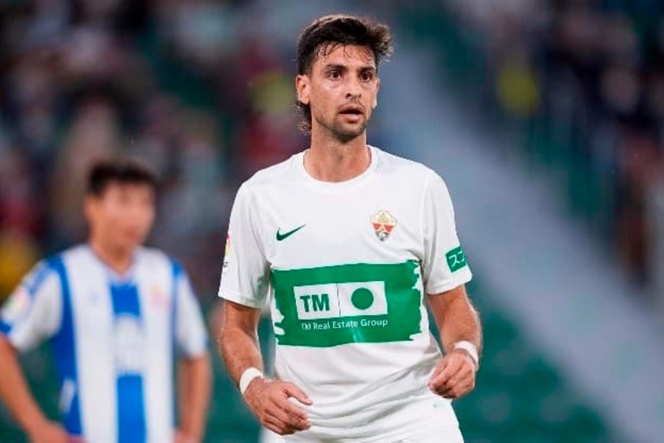 Pastore jugando para el Elche de España (Fuente: AFP)