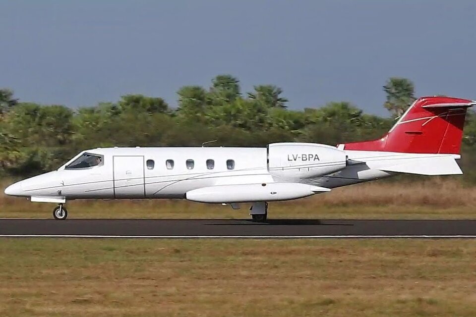 El avión era un Lear Jet 35 de la empresa Flying America. 