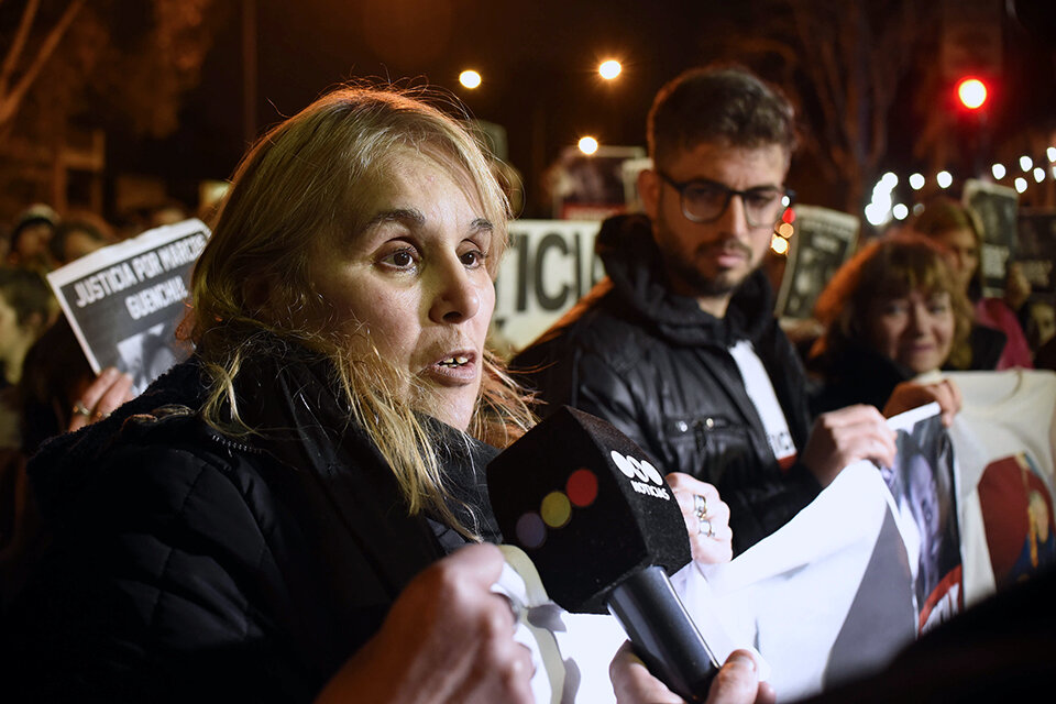 Marcela Ontivero, la madre de Marcos Guenchul, criticó la decisión judicial.  (Fuente: Andres Macera)